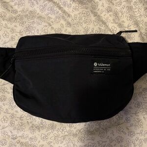 Lululemon Clean Lines Belt Bag 2L, Black